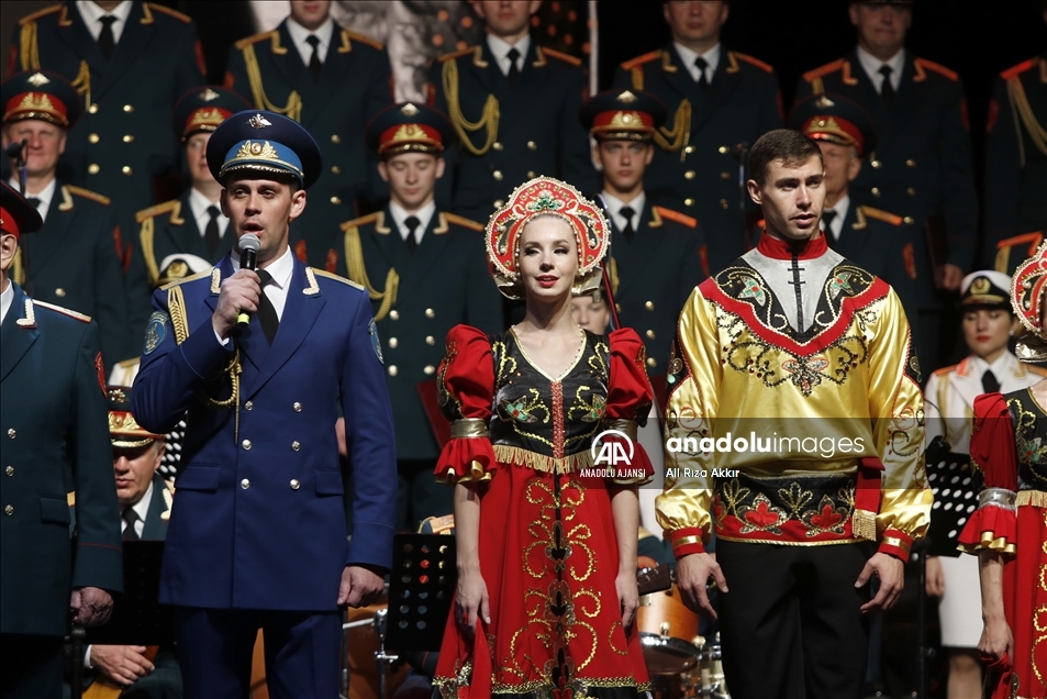 Rus Kızılordu Korosu ve Haluk Levent Fethiye'de konser verdi