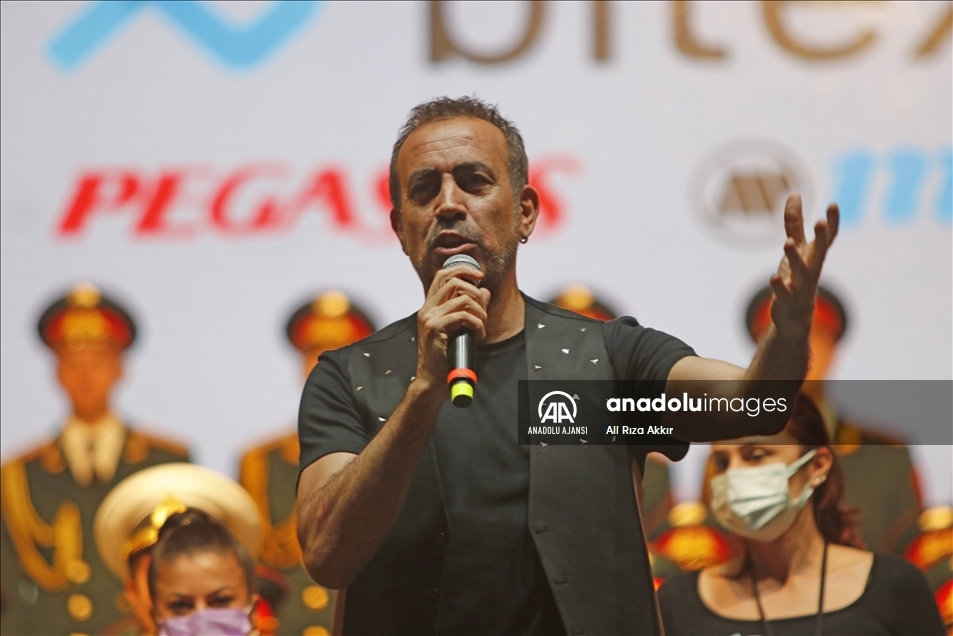 Rus Kızılordu Korosu ve Haluk Levent Fethiye'de konser verdi