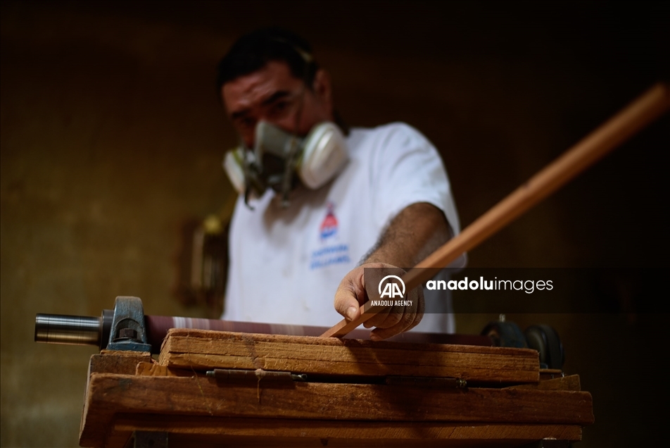 El mágico proceso de elaboración de una guitarra en un taller en Cali 10