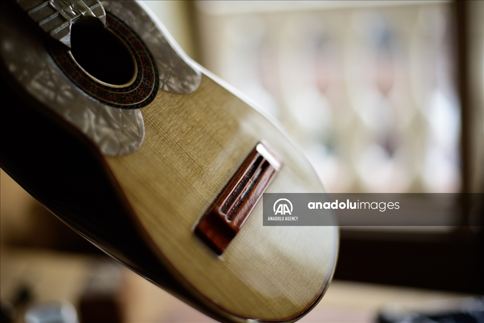 El mágico proceso de elaboración de una guitarra en un taller en Cali 5