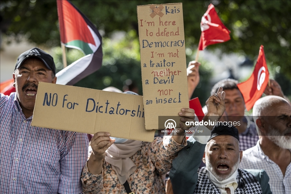 В Тунисе прошла акция протеста против решений президента Каиса Саида