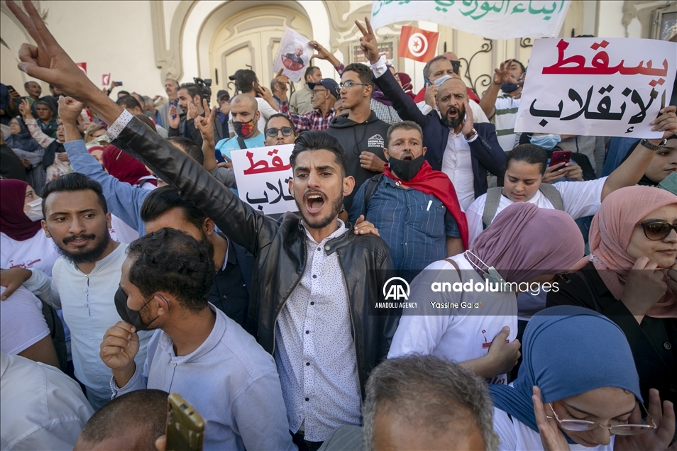Tunus Cumhurbaşkanı Said'in olağanüstü yetki kararları protesto edildi