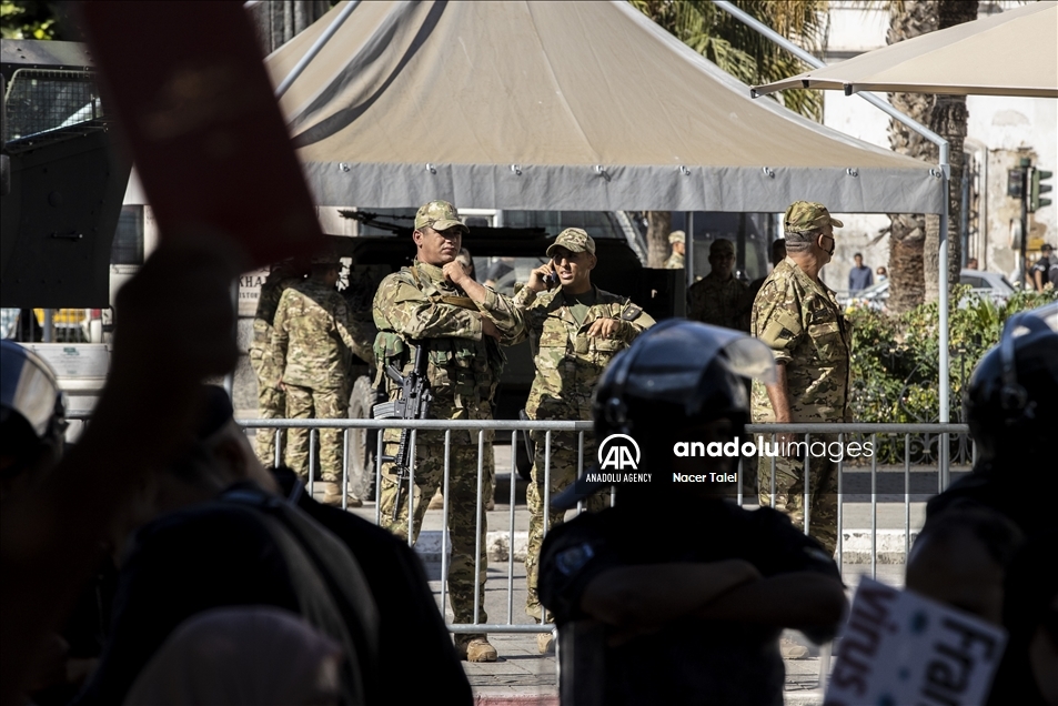 В Тунисе прошла акция протеста против решений президента Каиса Саида