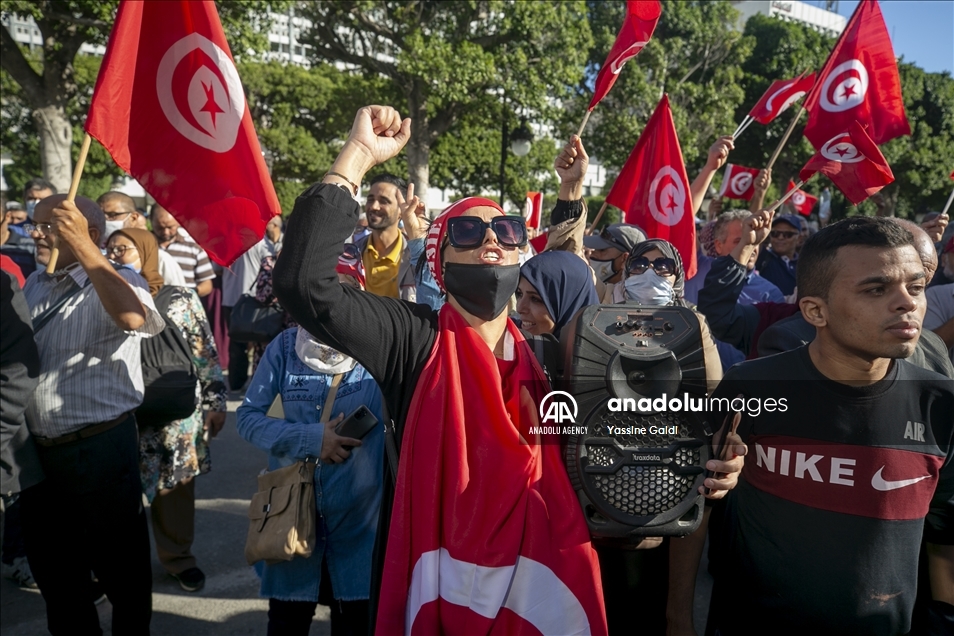 Tunisie : Des centaines de personnes manifestent contre les mesures "exceptionnelles" de Saïd