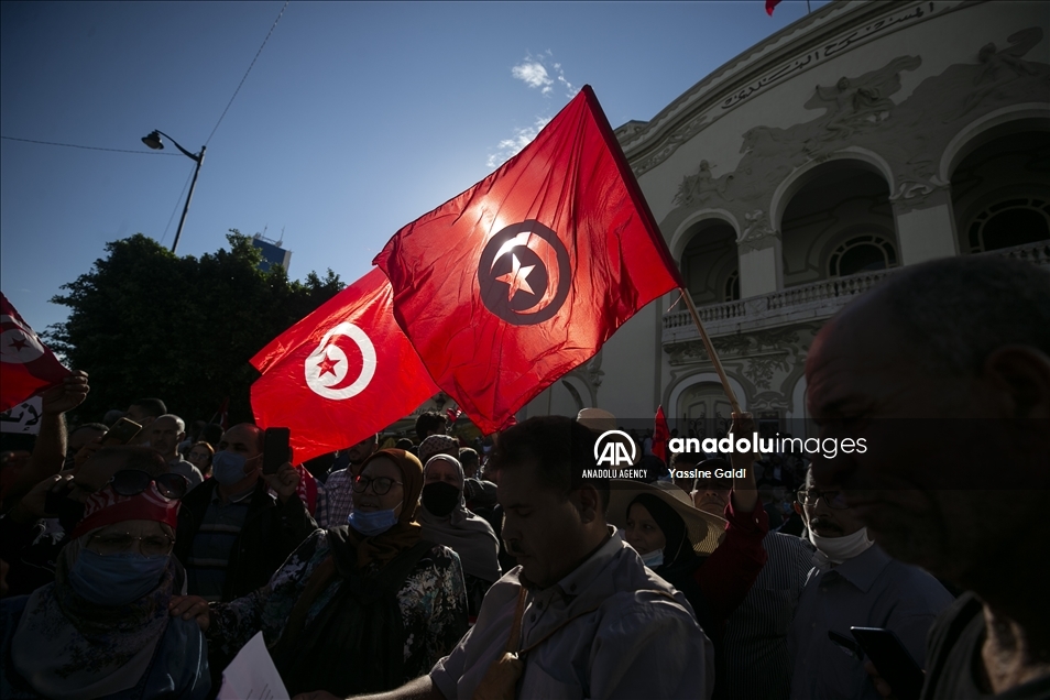 Tunus Cumhurbaşkanı Said'in olağanüstü yetki kararları protesto edildi