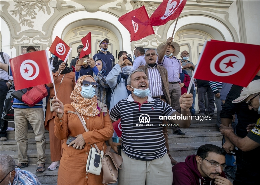 В Тунисе прошла акция протеста против решений президента Каиса Саида