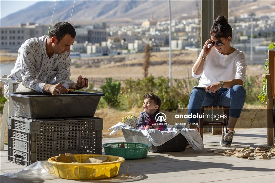 Arkeolog çiftin bebeği, Hasankeyf kazı ekibinin neşe kaynağı oldu