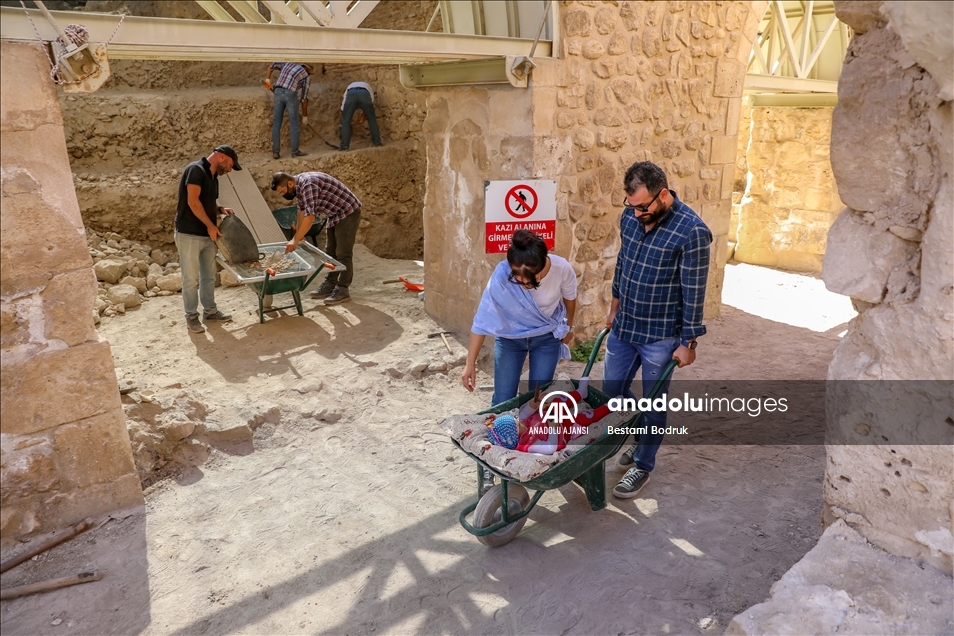Arkeolog çiftin bebeği, Hasankeyf kazı ekibinin neşe kaynağı oldu