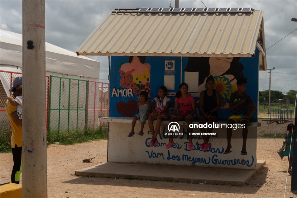 La vida diaria en el campamento de migrantes ubicado al norte de Colombia en la frontera con Venezuela