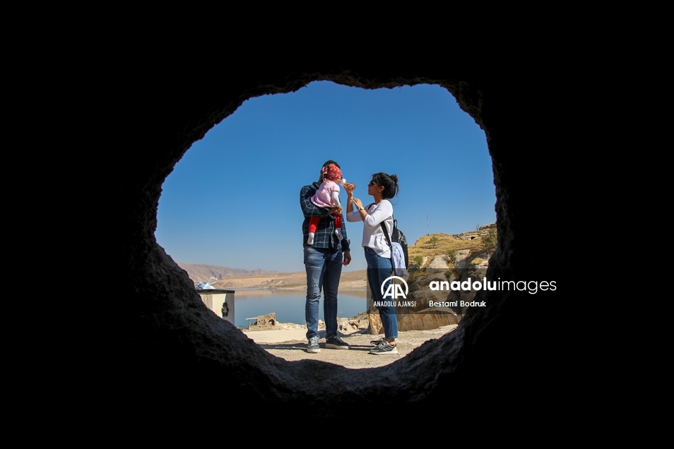 Arkeolog çiftin bebeği, Hasankeyf kazı ekibinin neşe kaynağı oldu
