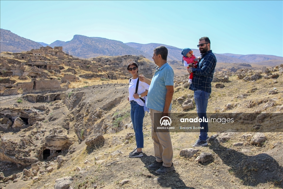 Arkeolog çiftin bebeği, Hasankeyf kazı ekibinin neşe kaynağı oldu