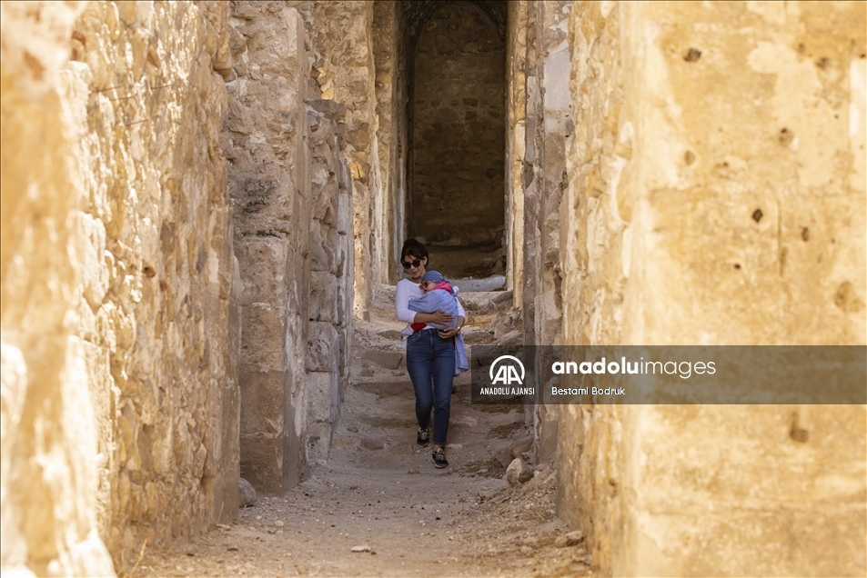 Arkeolog çiftin bebeği, Hasankeyf kazı ekibinin neşe kaynağı oldu