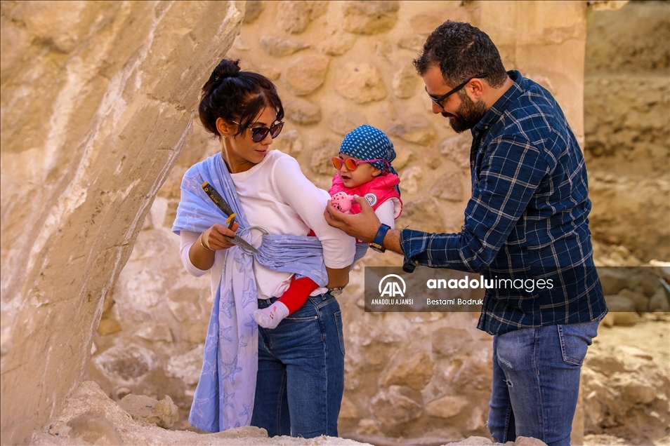 Arkeolog çiftin bebeği, Hasankeyf kazı ekibinin neşe kaynağı oldu