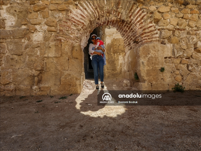 Arkeolog çiftin bebeği, Hasankeyf kazı ekibinin neşe kaynağı oldu