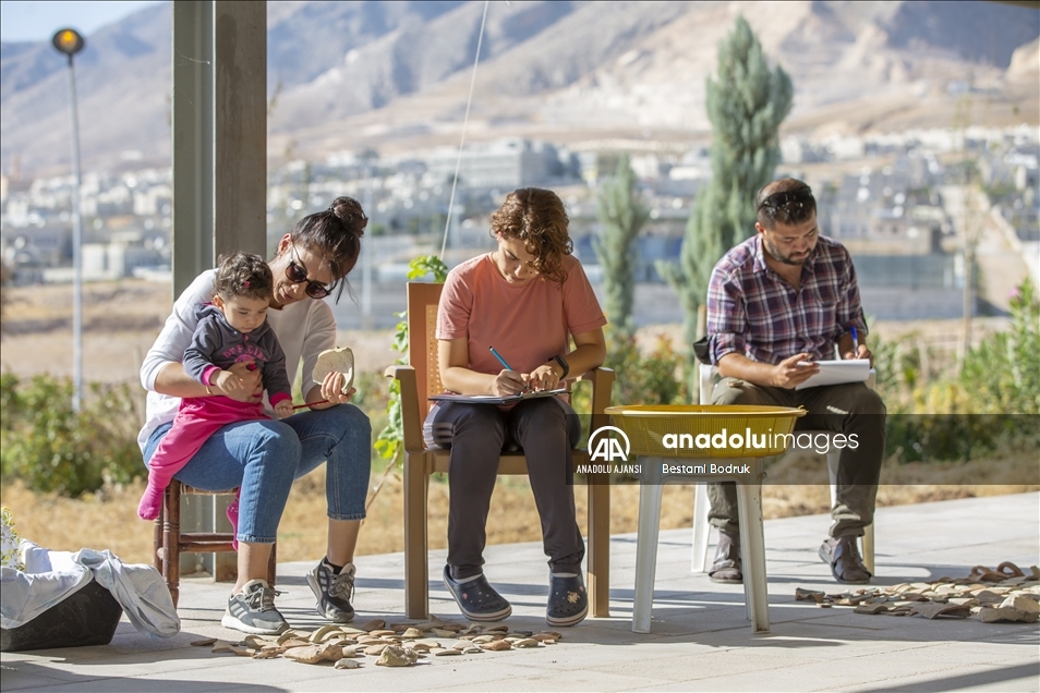 Arkeolog çiftin bebeği, Hasankeyf kazı ekibinin neşe kaynağı oldu