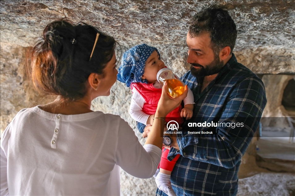 Arkeolog çiftin bebeği, Hasankeyf kazı ekibinin neşe kaynağı oldu