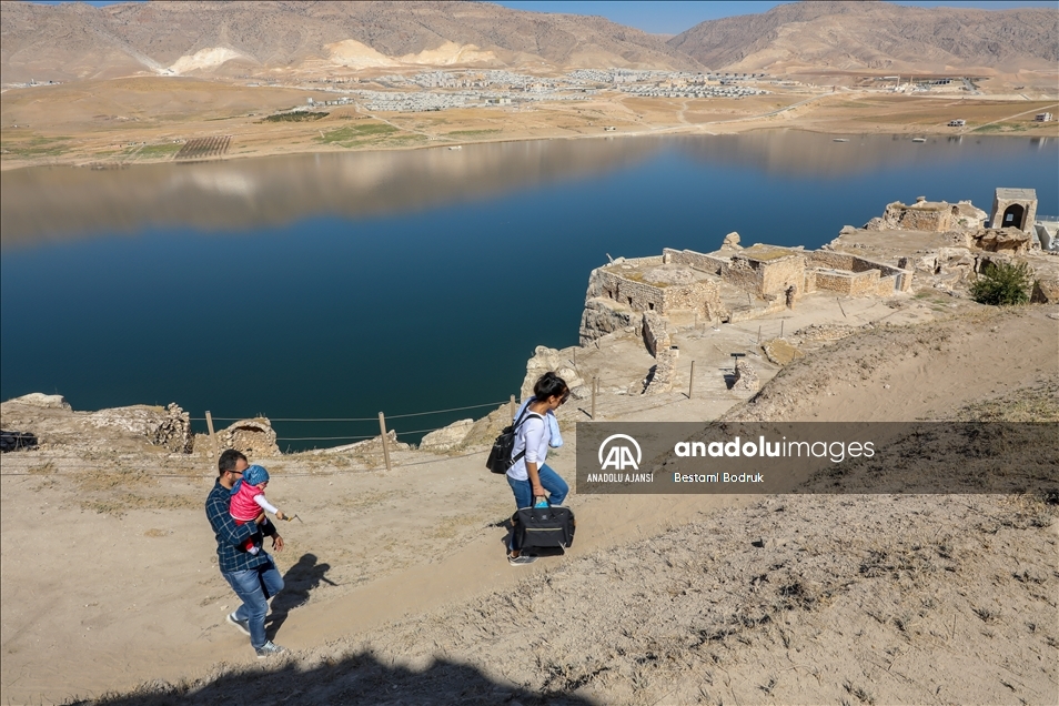 Arkeolog çiftin bebeği, Hasankeyf kazı ekibinin neşe kaynağı oldu