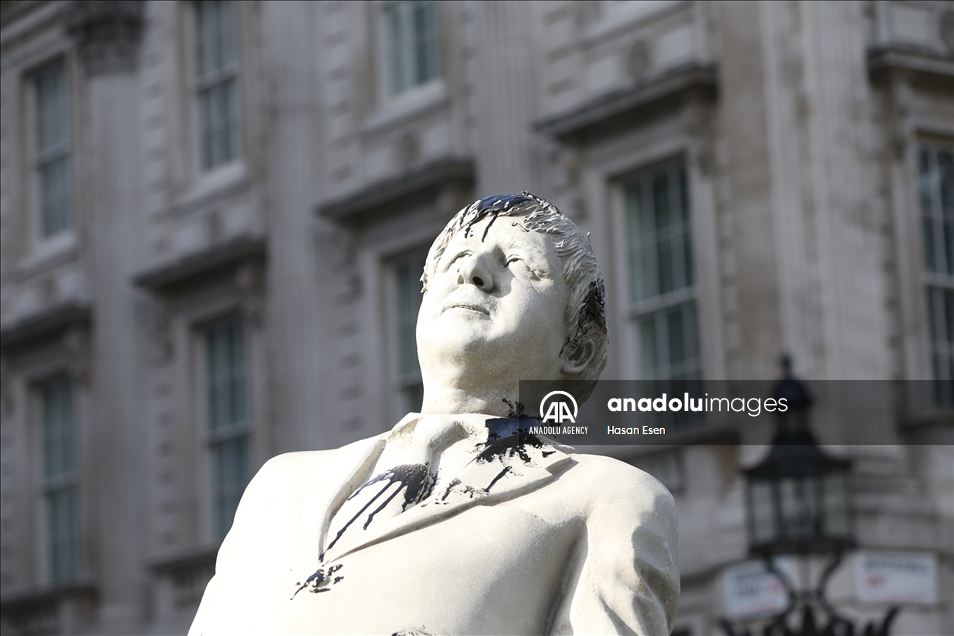 Greenpeace blokir akses ke Downing Street
