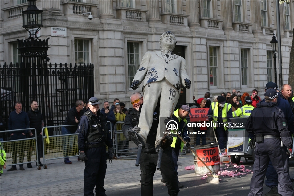 Greenpeace blokir akses ke Downing Street