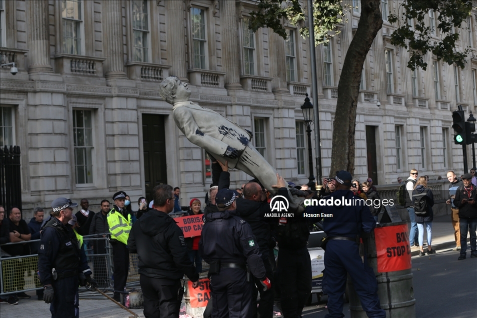 Greenpeace blokir akses ke Downing Street