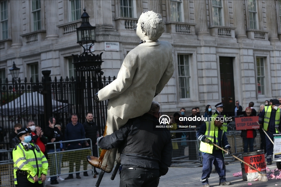 Greenpeace blokir akses ke Downing Street