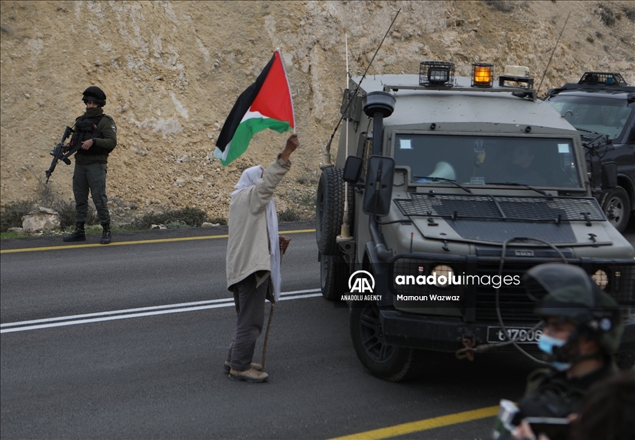 سليمان الهذالين.. مسن فلسطيني يقارع جيش إسرائيل