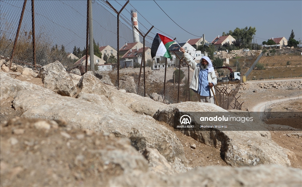 سليمان الهذالين.. مسن فلسطيني يقارع جيش إسرائيل