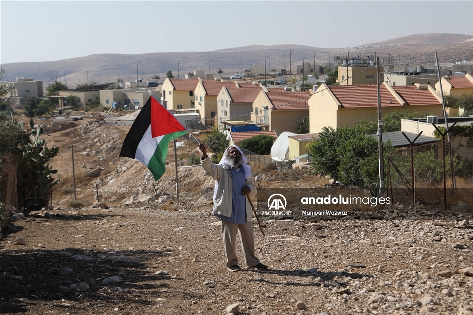 سليمان الهذالين.. مسن فلسطيني يقارع جيش إسرائيل