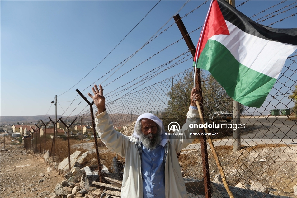 سليمان الهذالين.. مسن فلسطيني يقارع جيش إسرائيل