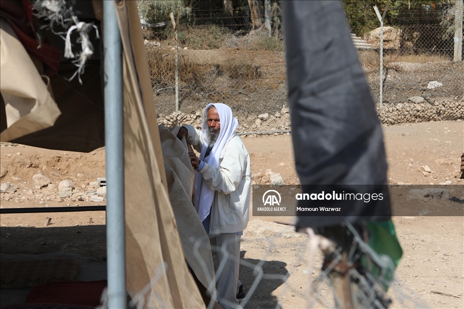 سليمان الهذالين.. مسن فلسطيني يقارع جيش إسرائيل