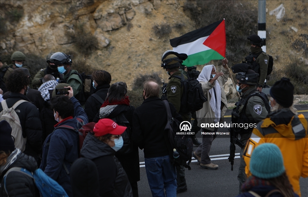 سليمان الهذالين.. مسن فلسطيني يقارع جيش إسرائيل