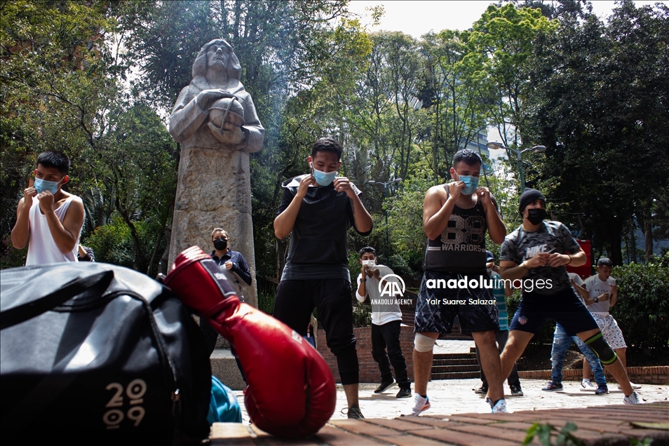 A través del boxeo jóvenes de Soacha, cerca de Bogotá, luchan contra la pobreza