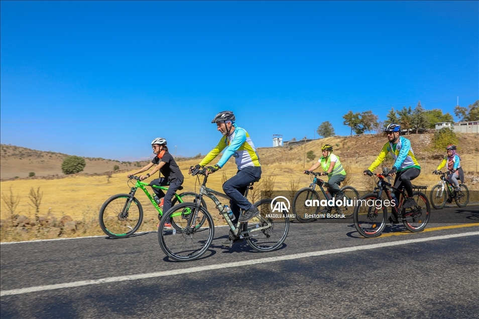 Bisiklet tutkunları Çermik'in doğal güzelliklerine pedal çevirdi 