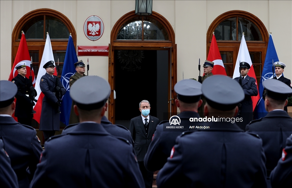 دیدار وزرای دفاع ترکیه و لهستان در ورشو 