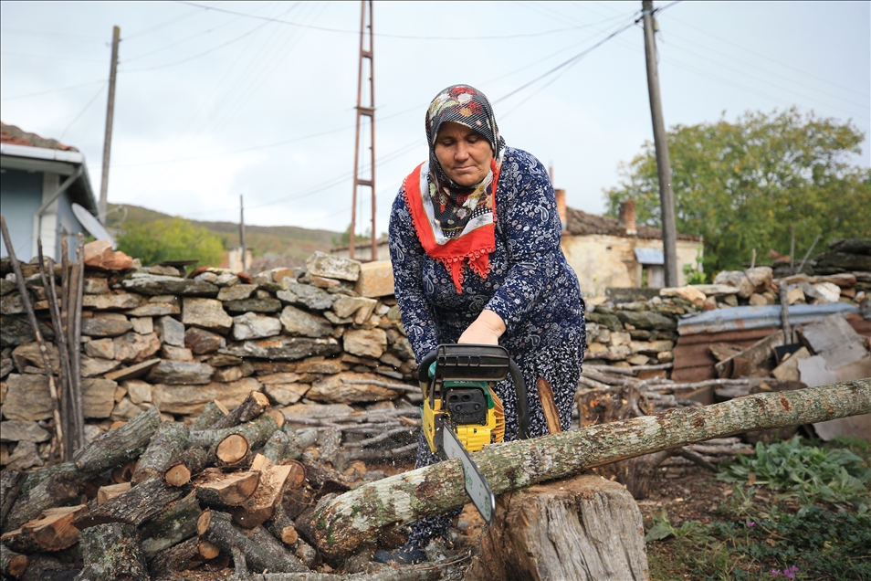 Yaşam biçimi üretim olan kadınlar, köyün toprağını şehir yaşamına değişmiyor