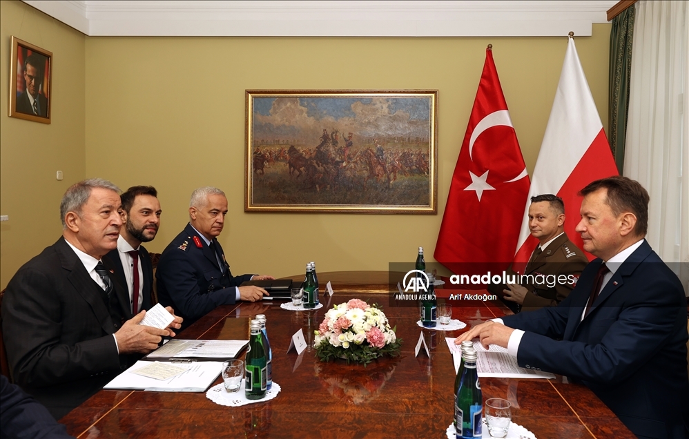 В Варшаве состоялась встреча глав Минобороны Турции и Польши