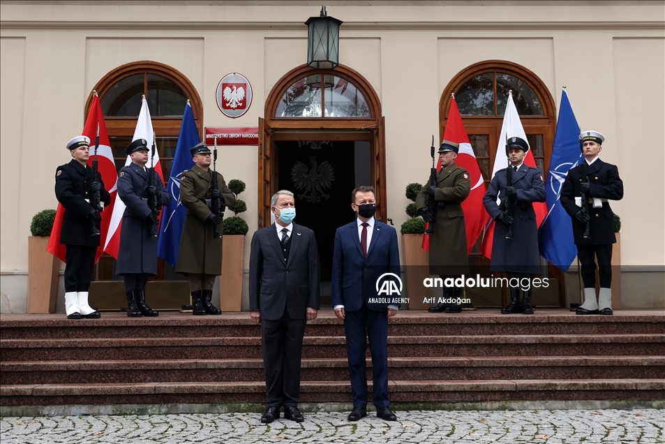 В Варшаве состоялась встреча глав Минобороны Турции и Польши