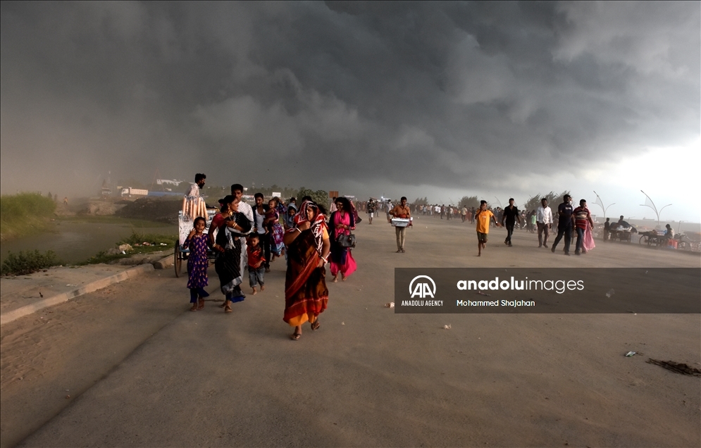 Sandstorm in the Potenga sea beach area of Chittagong  