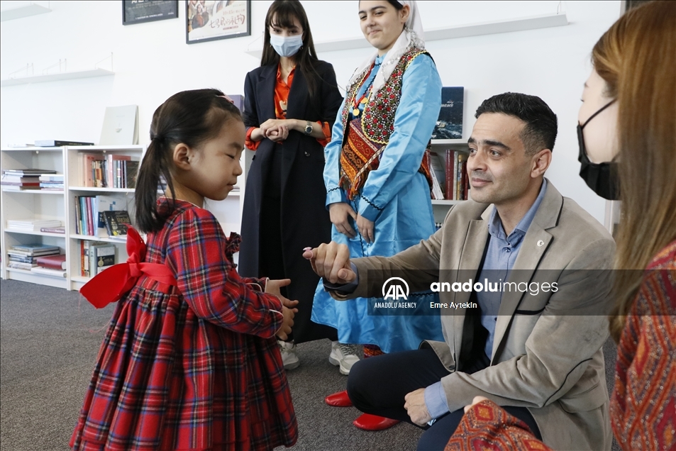 الصين.. معهد "يونس إمره" يستضيف طلاب مدرسة ابتدائية