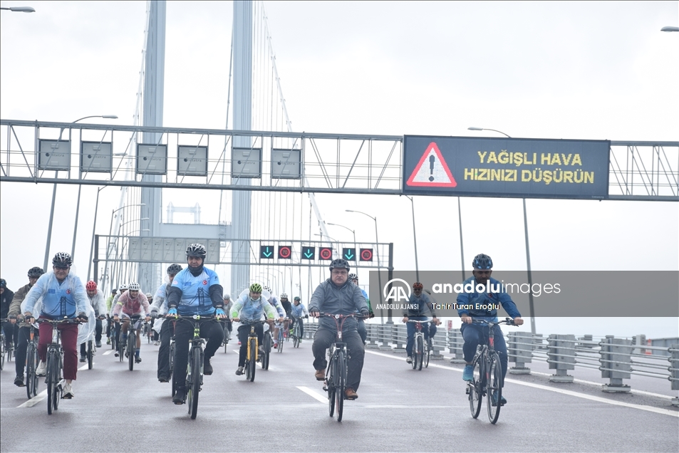 İklim değişikliğine dikkati çekmek için Osmangazi Köprüsü'nde pedal çevirdiler