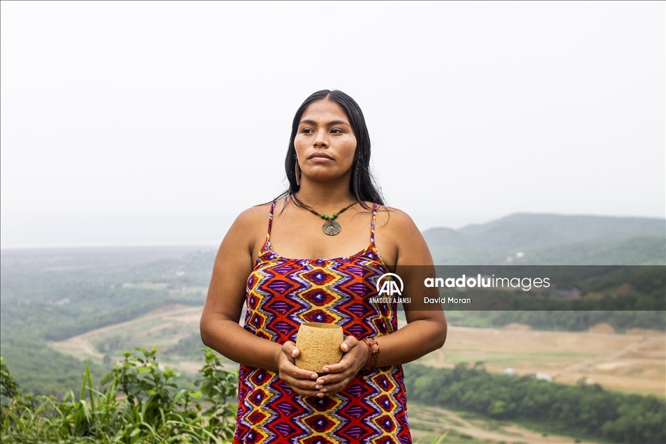 MOKANA yerlileri soyundan gelen Kolombiyalı aile geleneklerini sürdürüyor