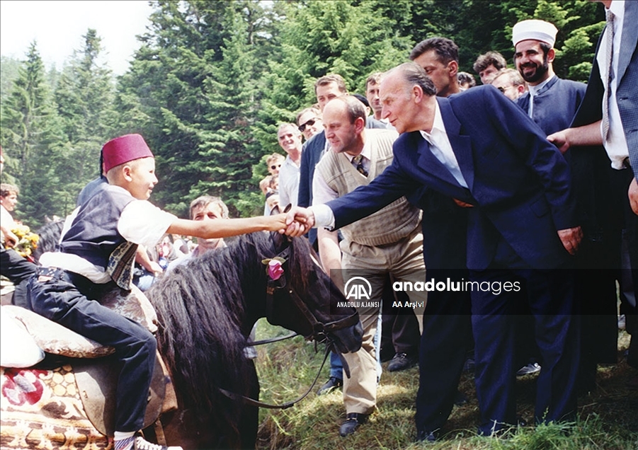 Bosna Hersek'in ilk Cumhurbaşkanı Aliya İzetbegoviç vefatının 18. yılında özlemle anılıyor