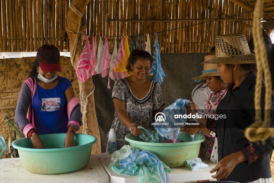 La vida diaria en un campamento de migrantes ubicado en La Guajira, Colombia