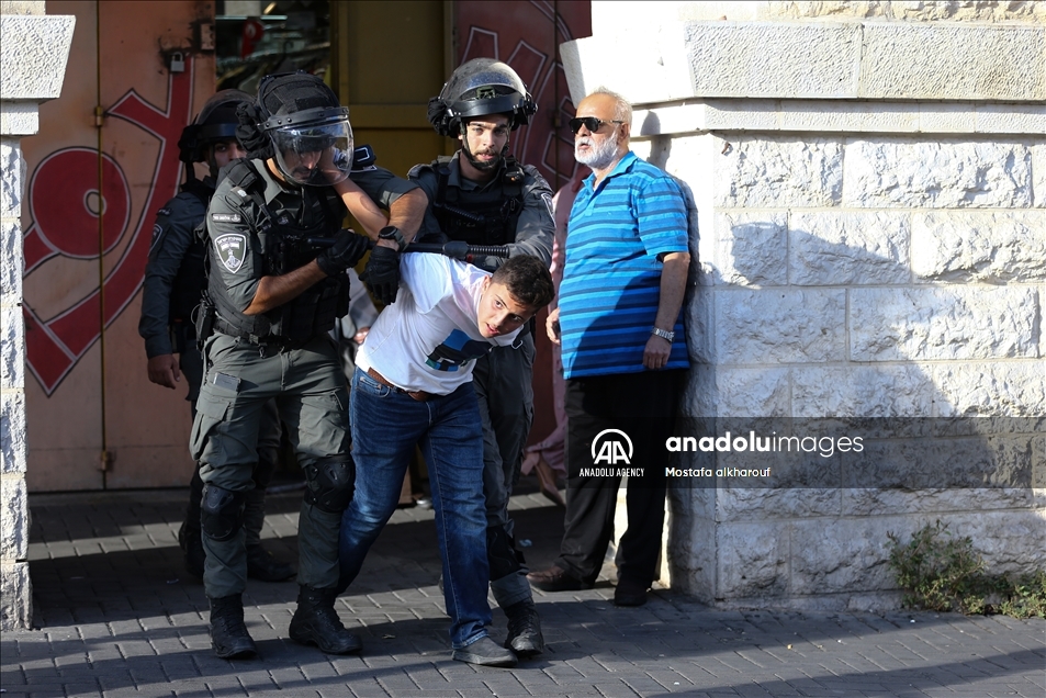 القدس.. إسرائيل تصيب 17 فلسطينيا وتعتقل 15 طفلا بباب العامود