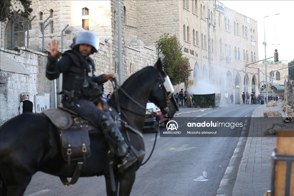 القدس.. إسرائيل تصيب 17 فلسطينيا وتعتقل 15 طفلا بباب العامود