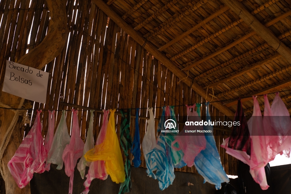 La vida diaria en un campamento de migrantes ubicado en La Guajira, Colombia