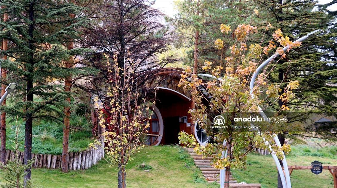«Деревня хоббитов» в турецкой провинции Сивас с приходом осени окрасилась в пестрый наряд