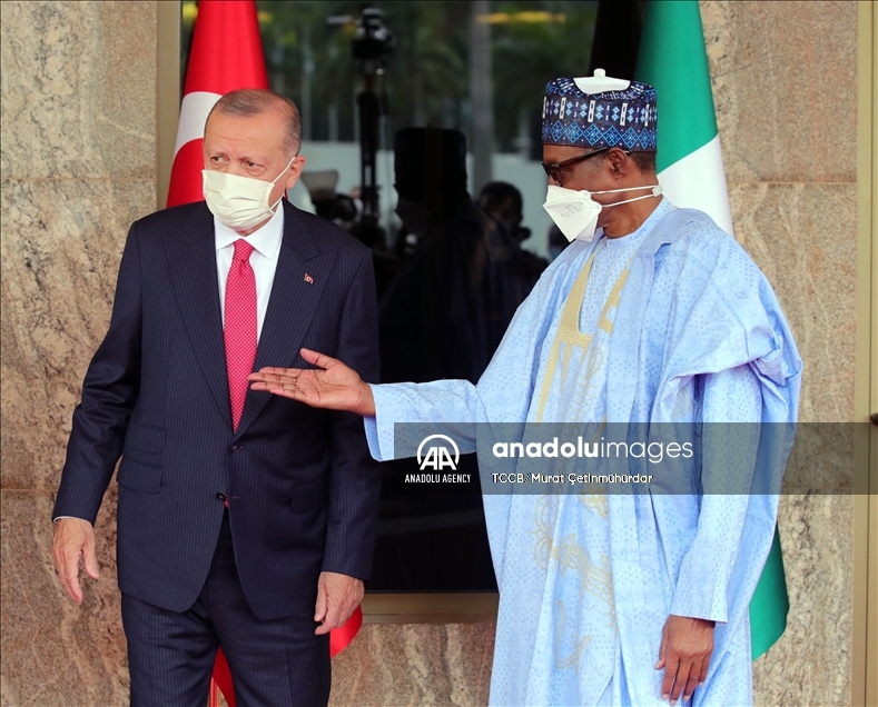 ثالث محطاته الإفريقية.. رئيس نيجيريا يستقبل أردوغان بمراسم رسمية