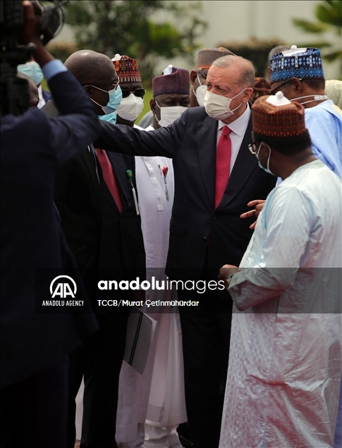 ثالث محطاته الإفريقية.. رئيس نيجيريا يستقبل أردوغان بمراسم رسمية