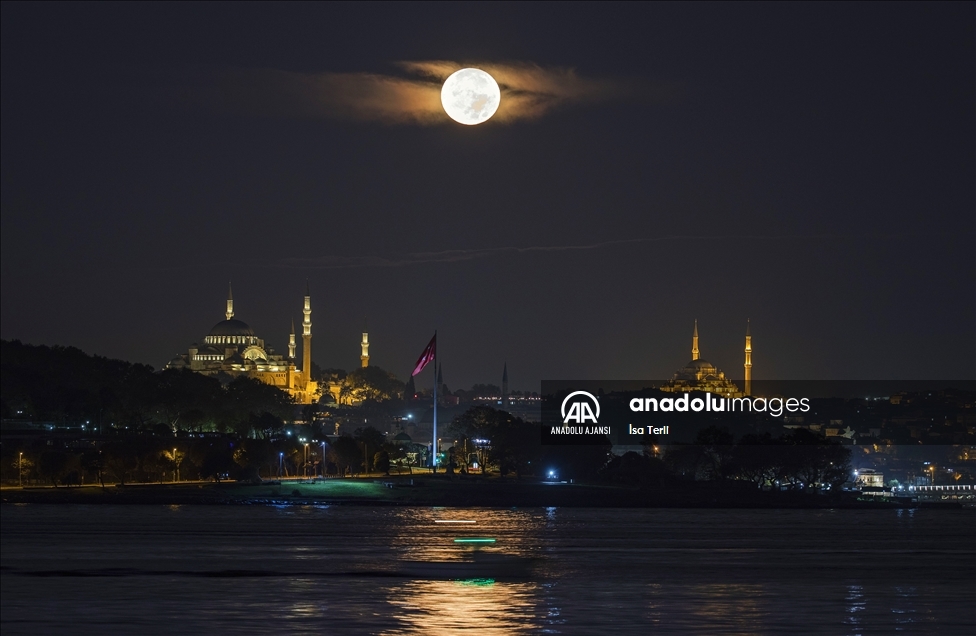 İstanbul'da dolunay